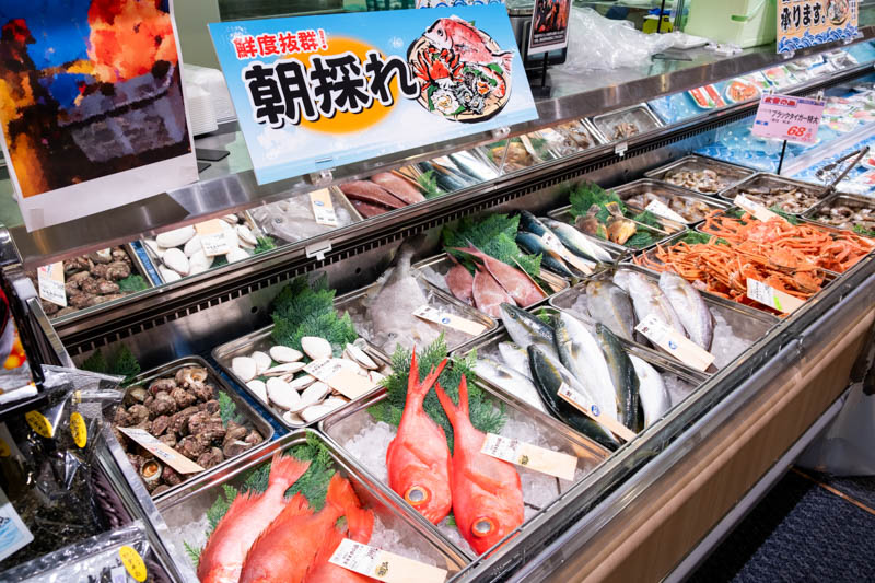 スーパーマーケット鮮魚売り場